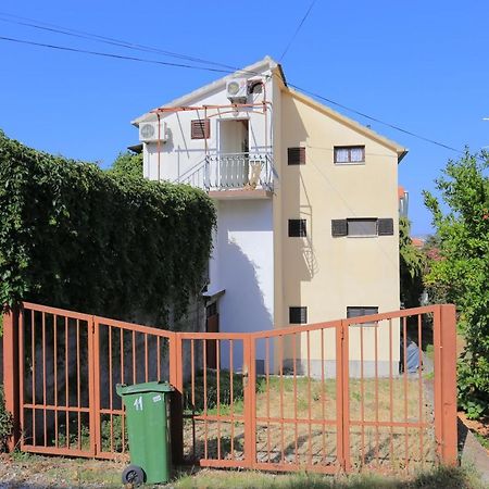 Apartments By The Sea Okrug Gornji, Ciovo - 1069 トロギール エクステリア 写真
