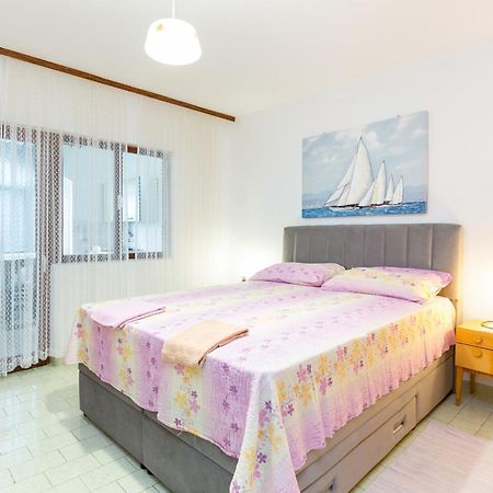 Apartments By The Sea Okrug Gornji, Ciovo - 1069 トロギール エクステリア 写真