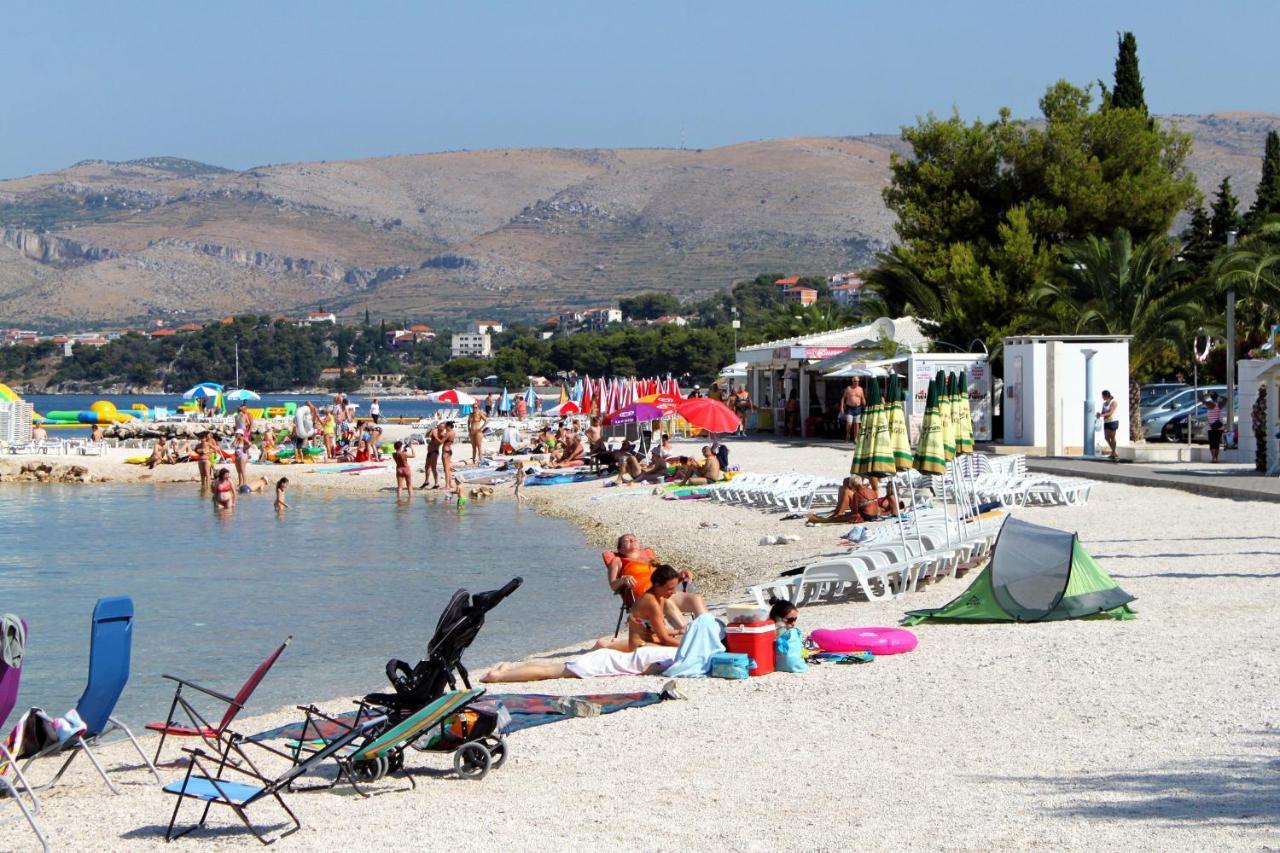 Apartments By The Sea Okrug Gornji, Ciovo - 1069 トロギール エクステリア 写真