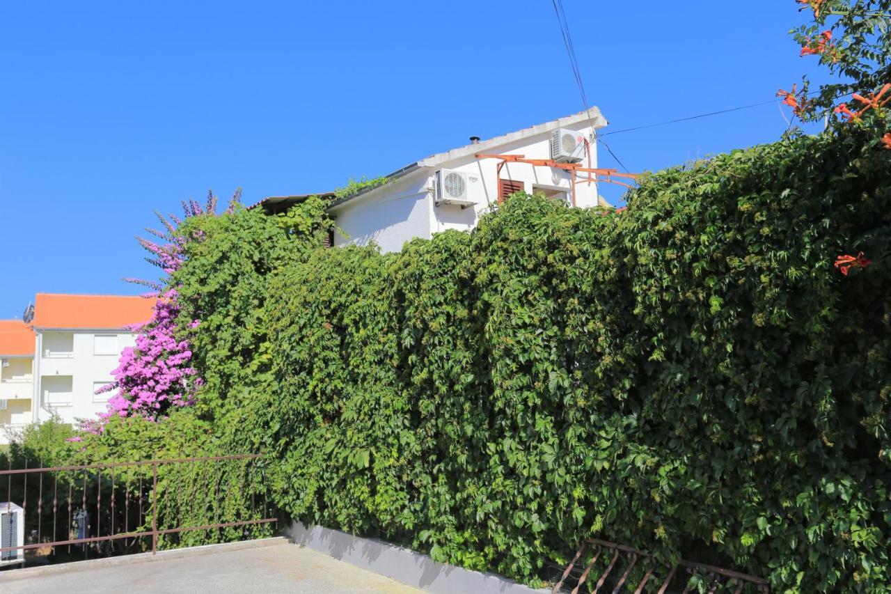 Apartments By The Sea Okrug Gornji, Ciovo - 1069 トロギール エクステリア 写真