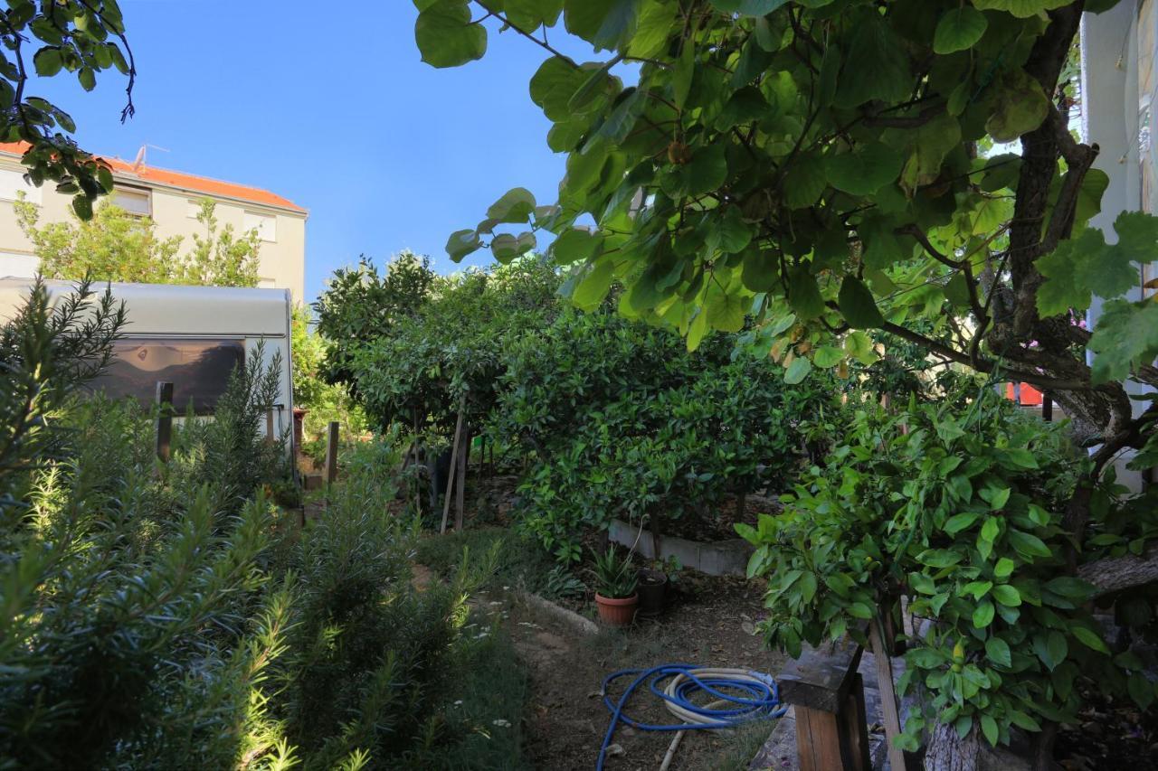 Apartments By The Sea Okrug Gornji, Ciovo - 1069 トロギール エクステリア 写真
