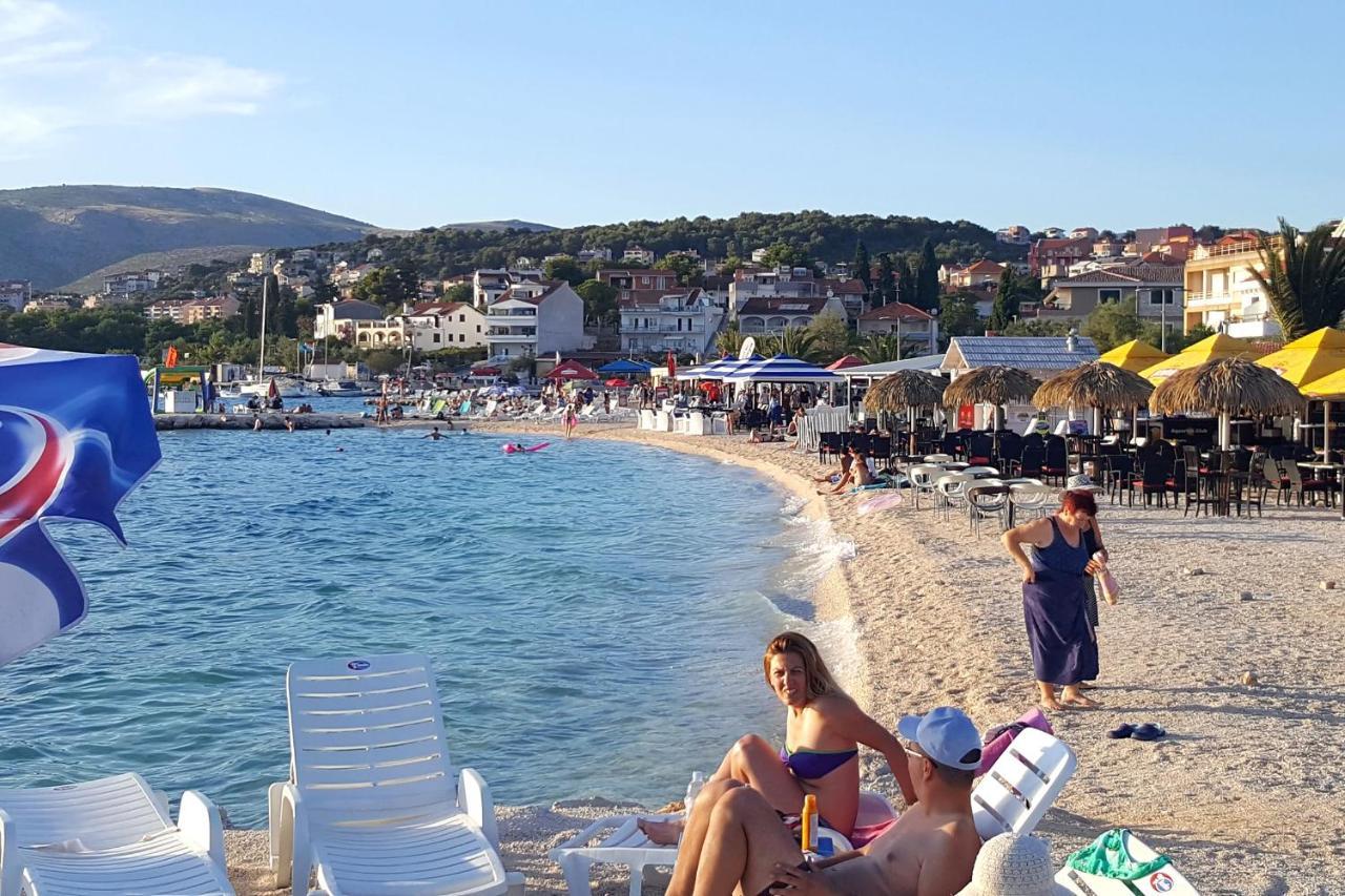 Apartments By The Sea Okrug Gornji, Ciovo - 1069 トロギール エクステリア 写真
