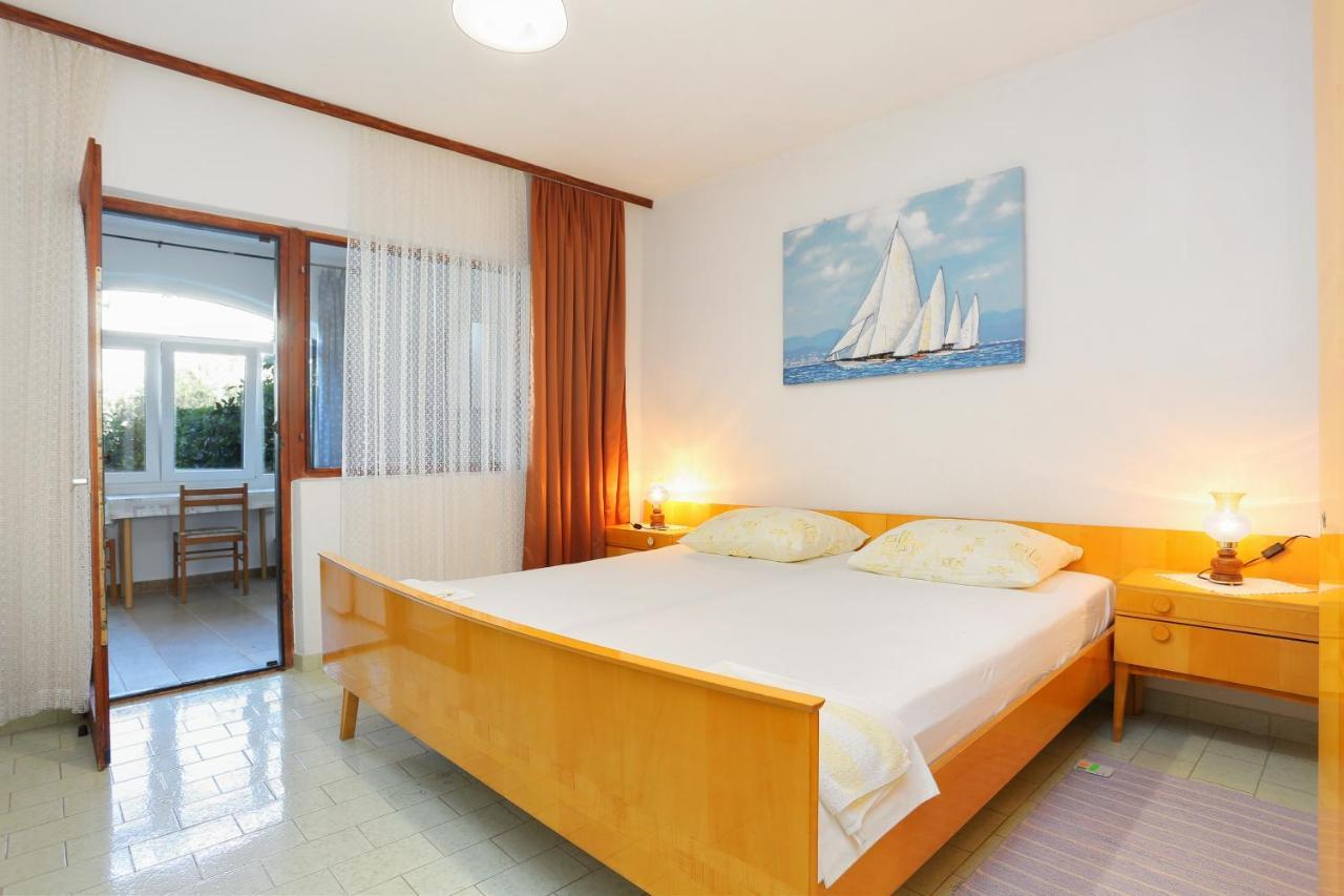 Apartments By The Sea Okrug Gornji, Ciovo - 1069 トロギール エクステリア 写真