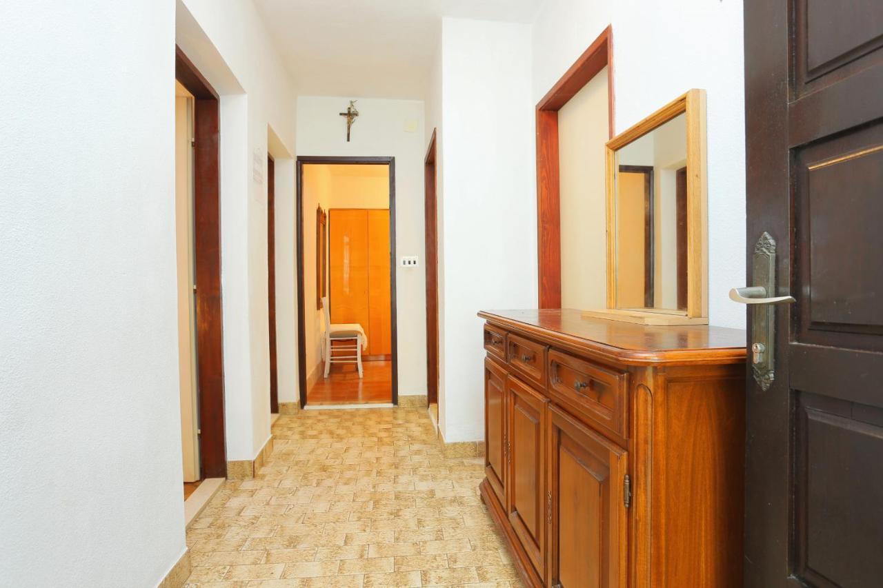 Apartments By The Sea Okrug Gornji, Ciovo - 1069 トロギール エクステリア 写真