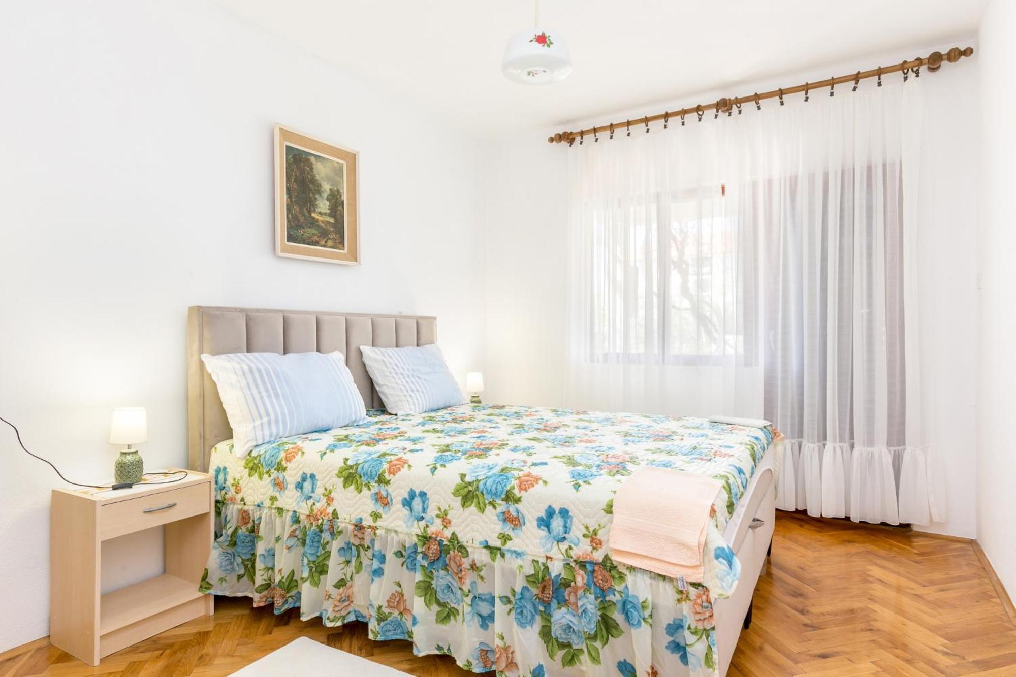 Apartments By The Sea Okrug Gornji, Ciovo - 1069 トロギール エクステリア 写真